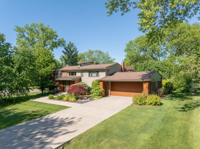 2694 Brady Drive, Bloomfield Hills, MI 48304