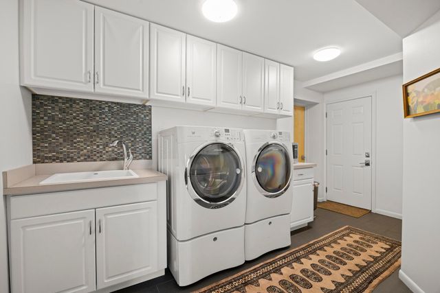 2694 Brady Drive, Bloomfield Hills, MI 48304