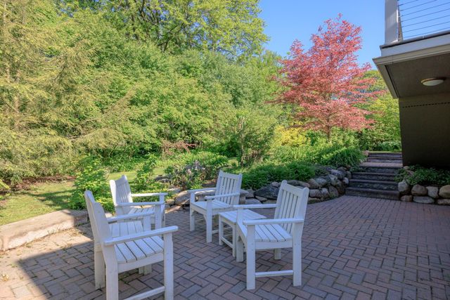 2694 Brady Drive, Bloomfield Hills, MI 48304