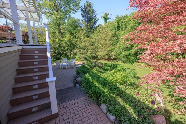 2694 Brady Drive, Bloomfield Hills, MI 48304