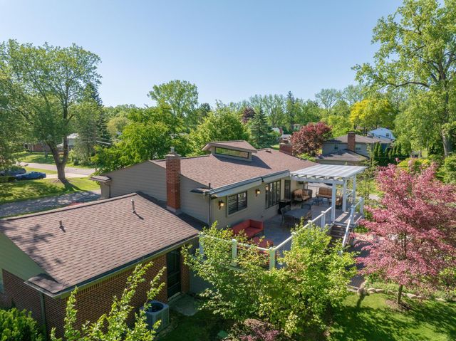 2694 Brady Drive, Bloomfield Hills, MI 48304