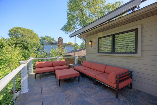 2694 Brady Drive, Bloomfield Hills, MI 48304