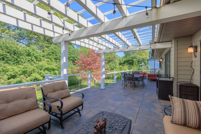2694 Brady Drive, Bloomfield Hills, MI 48304