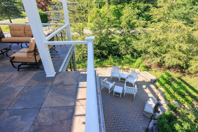 2694 Brady Drive, Bloomfield Hills, MI 48304