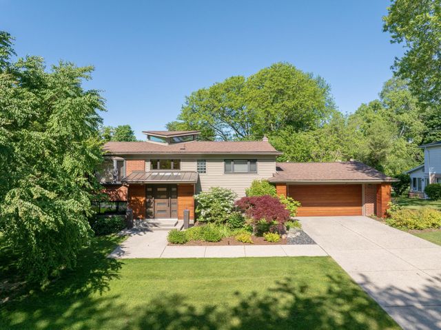2694 Brady Drive, Bloomfield Hills, MI 48304
