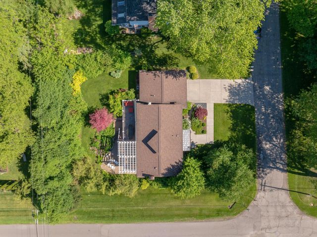 2694 Brady Drive, Bloomfield Hills, MI 48304