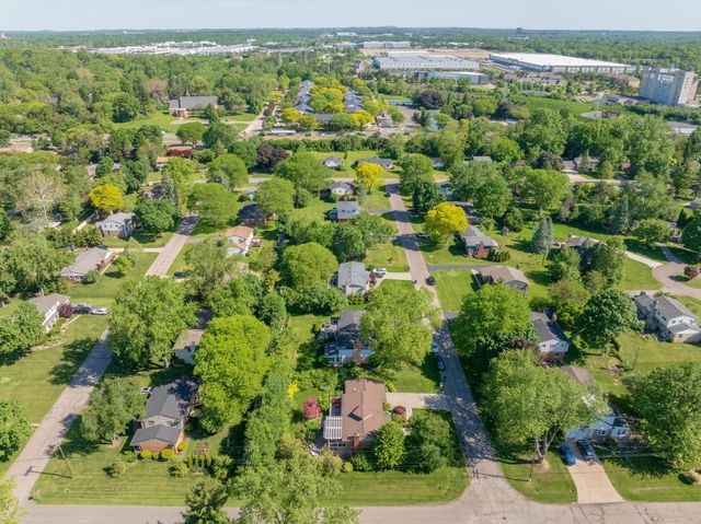 2694 Brady Drive, Bloomfield Hills, MI 48304
