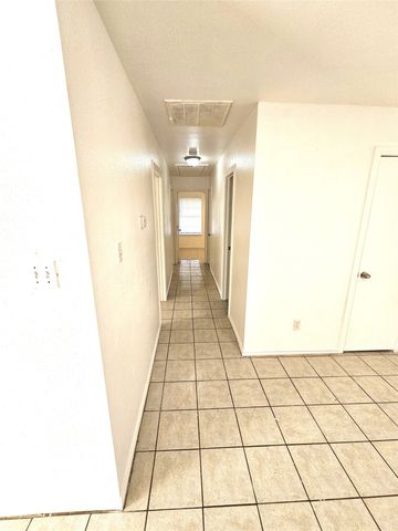 2837 Ave J, Fort Worth, TX 76105