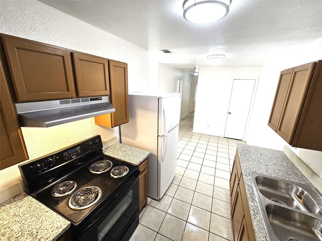 2837 Ave J, Fort Worth, TX 76105