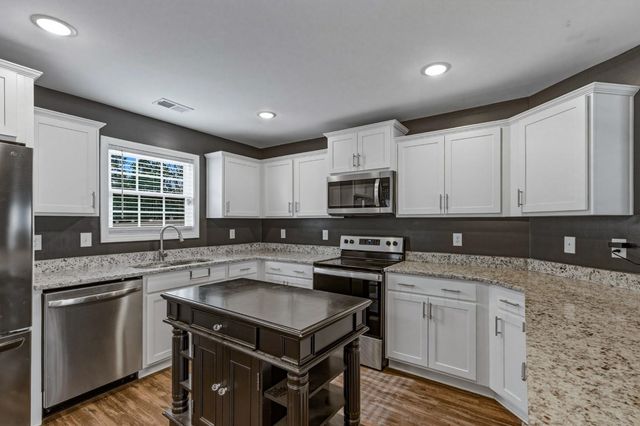 1105 Hickory Dr., Conway, SC 29526