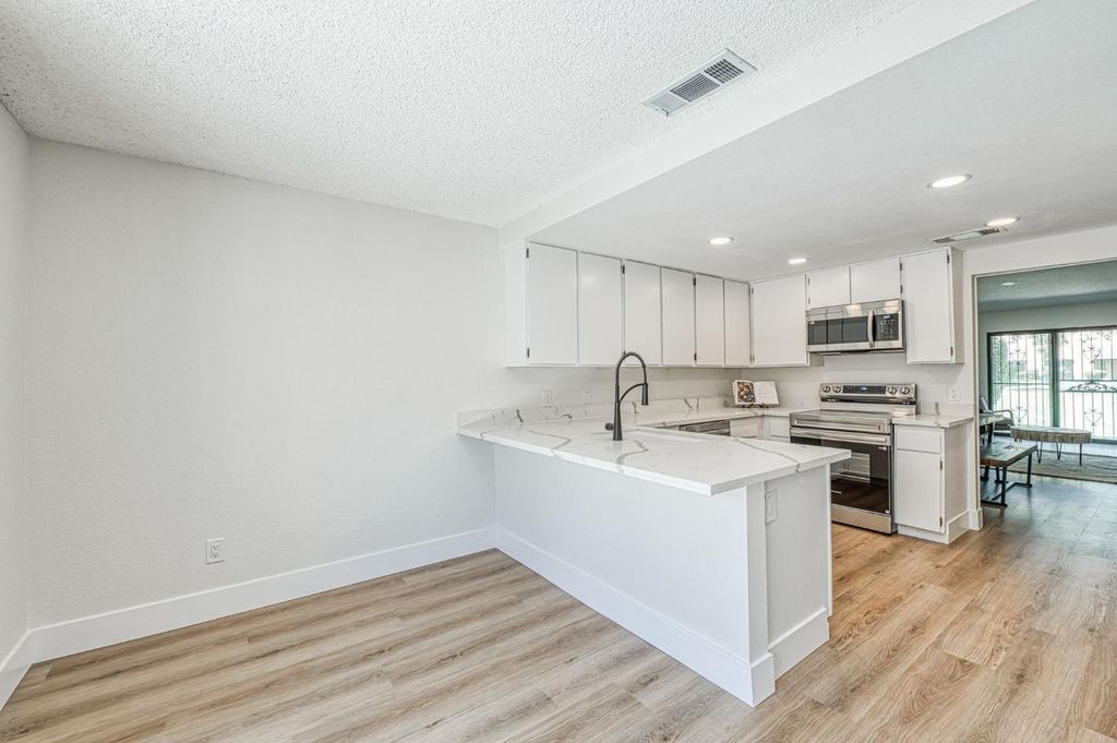 Image 10 of property listing at 4985 E Butler # 124, Fresno, CA 93727
