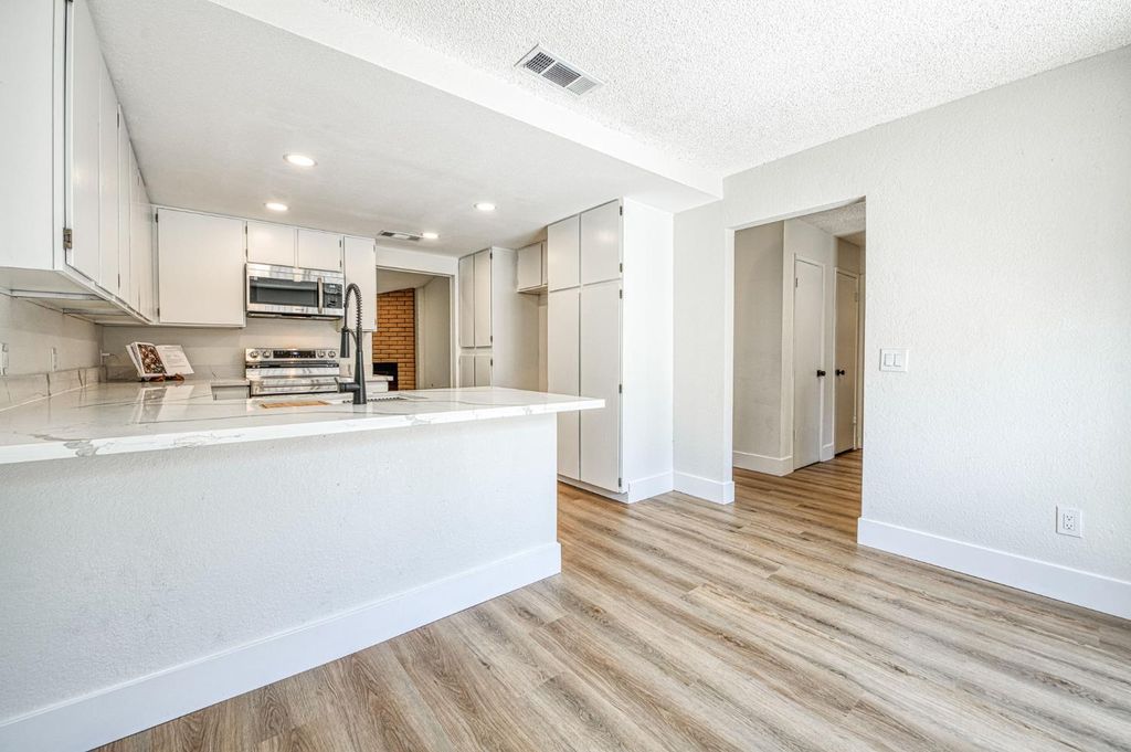 Image 11 of property listing at 4985 E Butler # 124, Fresno, CA 93727