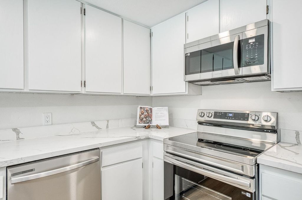 Image 12 of property listing at 4985 E Butler # 124, Fresno, CA 93727