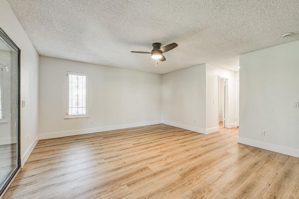Image 16 of property listing at 4985 E Butler # 124, Fresno, CA 93727