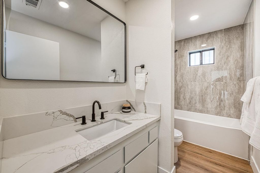 Image 20 of property listing at 4985 E Butler # 124, Fresno, CA 93727