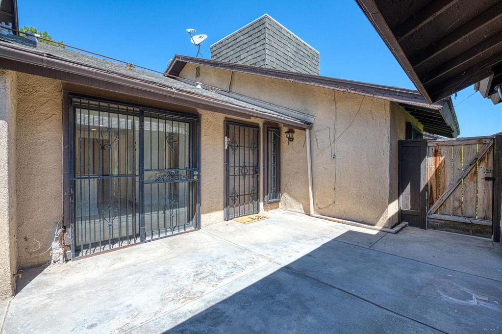 Image 28 of property listing at 4985 E Butler # 124, Fresno, CA 93727
