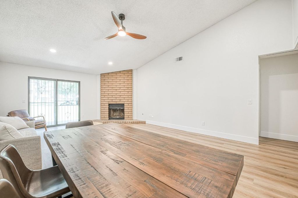 Image 5 of property listing at 4985 E Butler # 124, Fresno, CA 93727