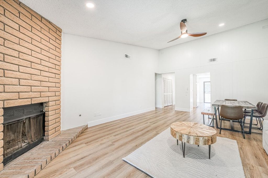 Image 6 of property listing at 4985 E Butler # 124, Fresno, CA 93727