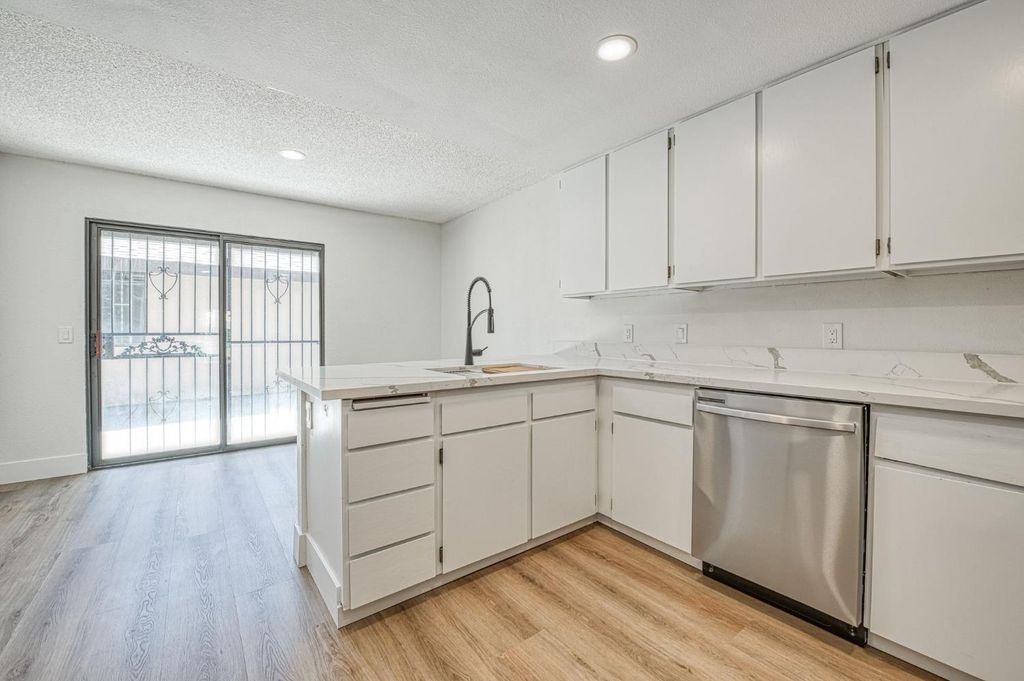 Image 8 of property listing at 4985 E Butler # 124, Fresno, CA 93727