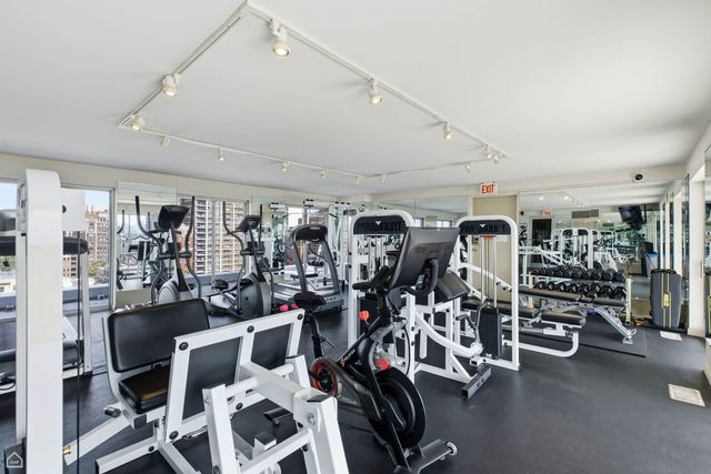 450 W Briar Place 10H, Chicago, IL 60657