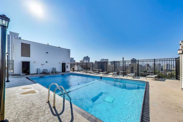 450 W Briar Place 10H, Chicago, IL 60657