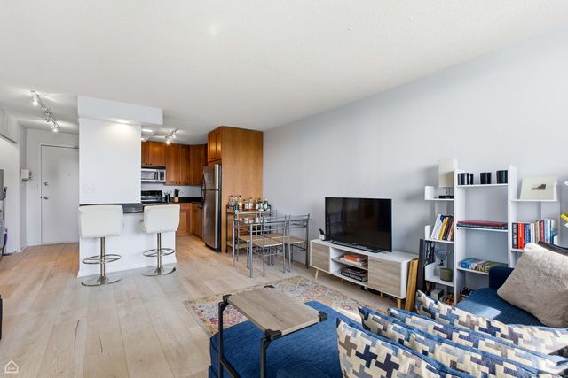 450 W Briar Place 10H, Chicago, IL 60657
