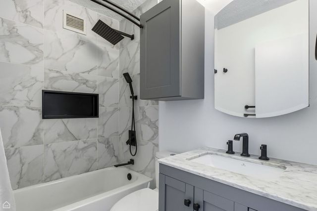 450 W Briar Place 10H, Chicago, IL 60657