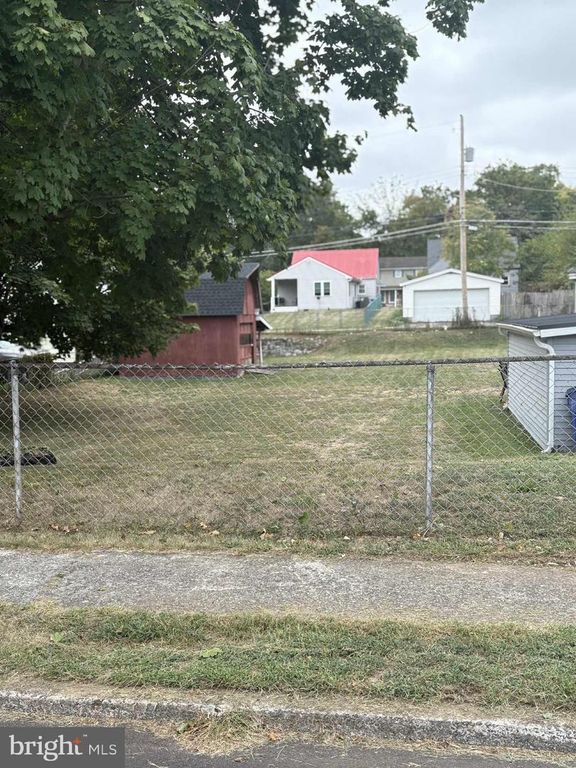 614 CHESTNUT ST, Hagerstown, MD 21740