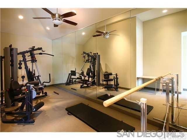 2130 Vallecitos 144, La Jolla, CA 92037