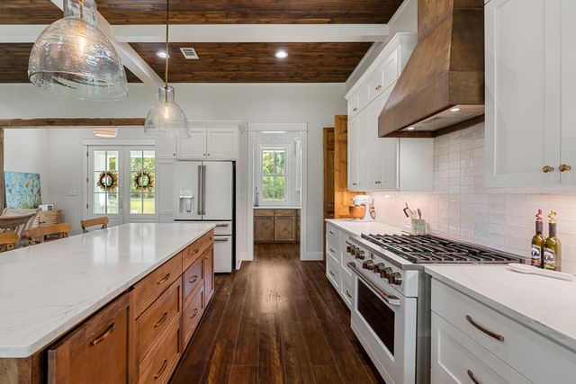 16 Bent Pebble Point, Lumberton, MS 39455