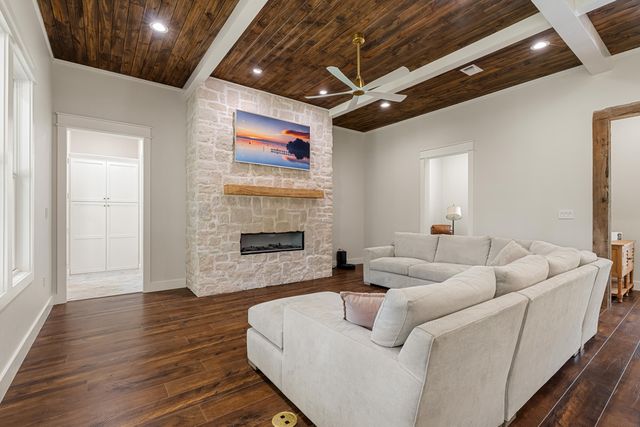 16 Bent Pebble Point, Lumberton, MS 39455