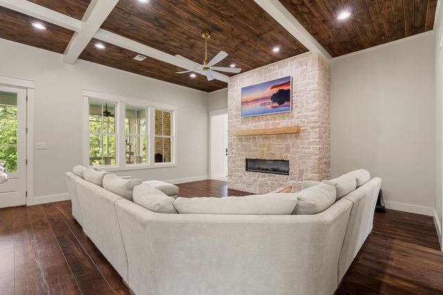 16 Bent Pebble Point, Lumberton, MS 39455