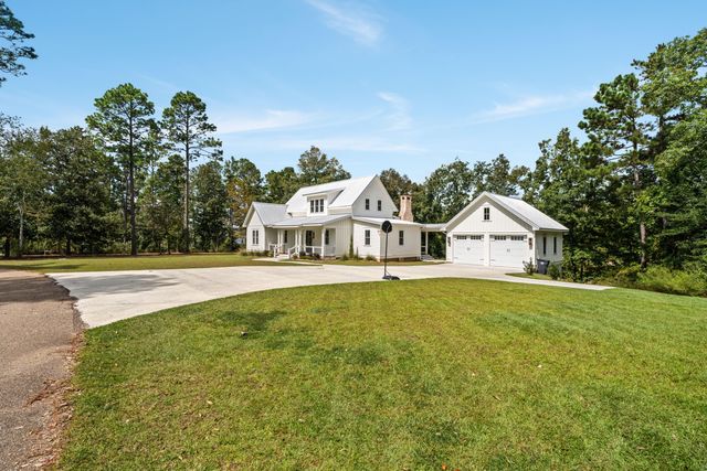 16 Bent Pebble Point, Lumberton, MS 39455