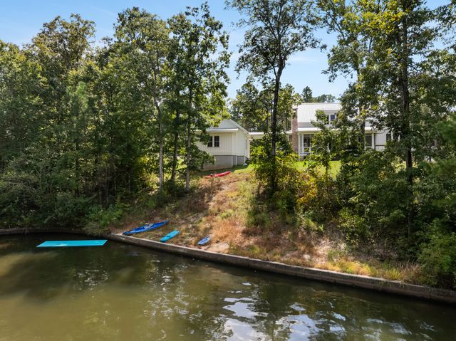 16 Bent Pebble Point, Lumberton, MS 39455