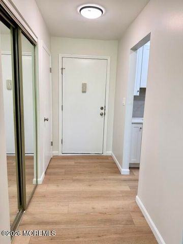 166 Cross Slope Court H, Manalapan, NJ 07726