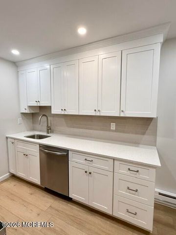 166 Cross Slope Court H, Manalapan, NJ 07726