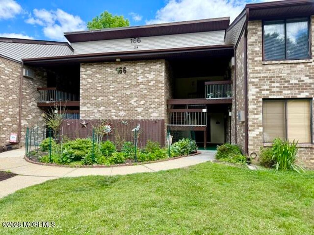 166 Cross Slope Court H, Manalapan, NJ 07726