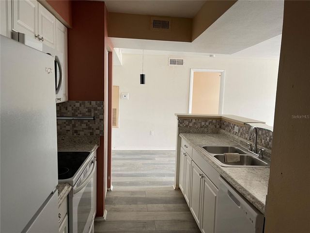 3016 PARKWAY BOULEVARD 303, Kissimmee, FL 34747