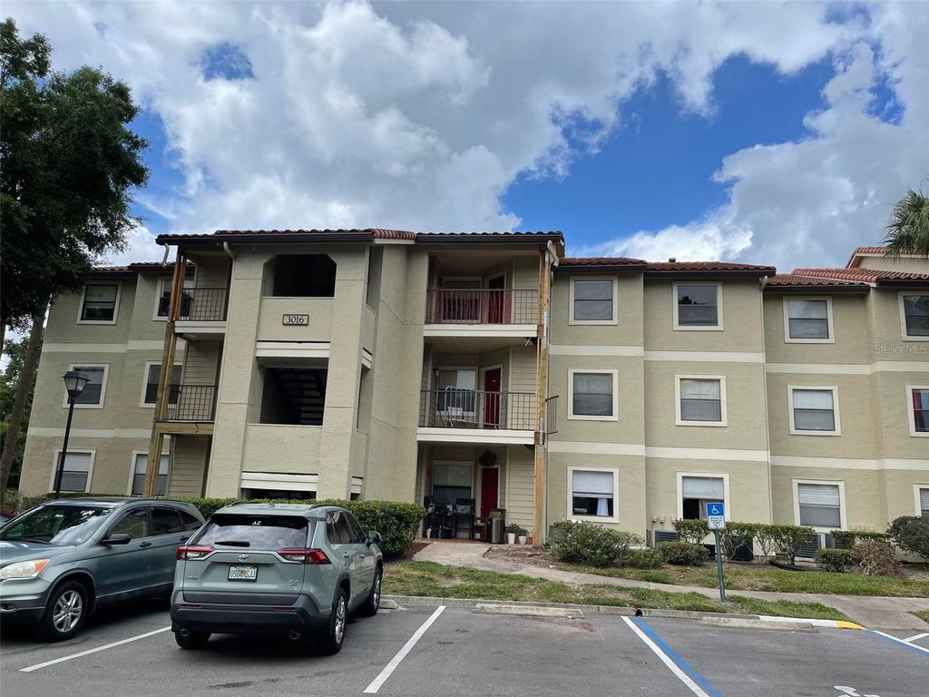Image 2 of property listing at 3016 PARKWAY BOULEVARD 303, Kissimmee, FL 34747