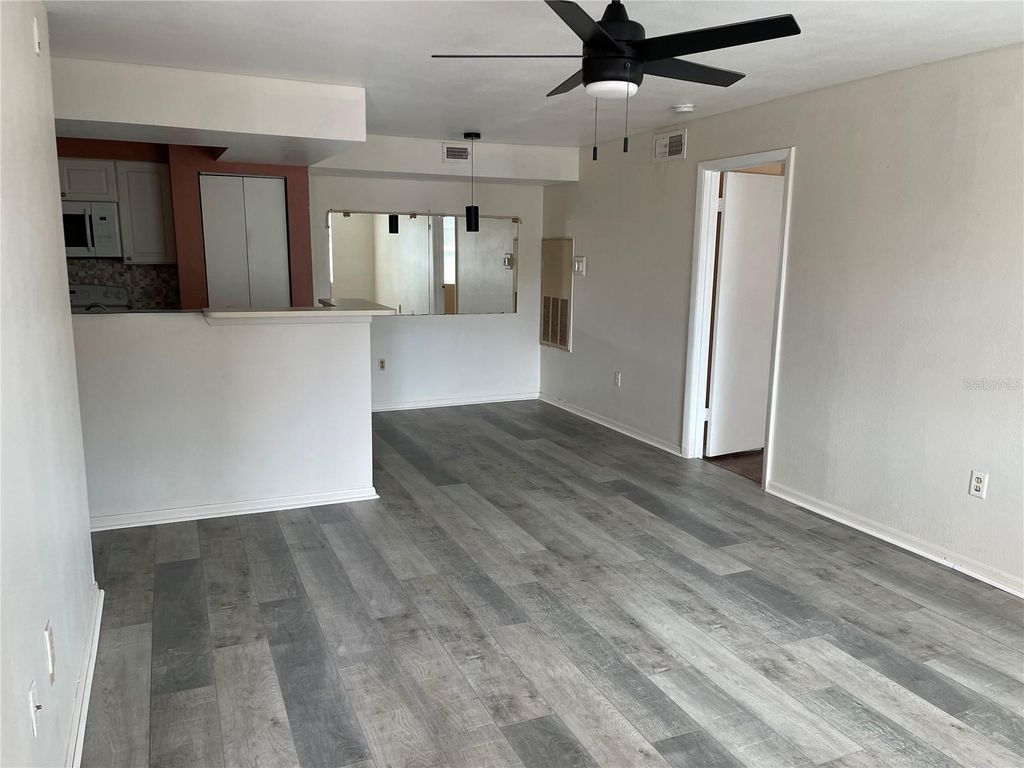 Image 3 of property listing at 3016 PARKWAY BOULEVARD 303, Kissimmee, FL 34747