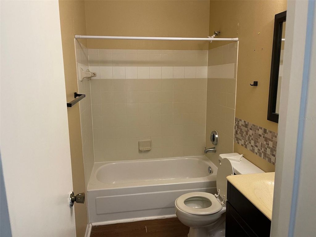 Image 7 of property listing at 3016 PARKWAY BOULEVARD 303, Kissimmee, FL 34747