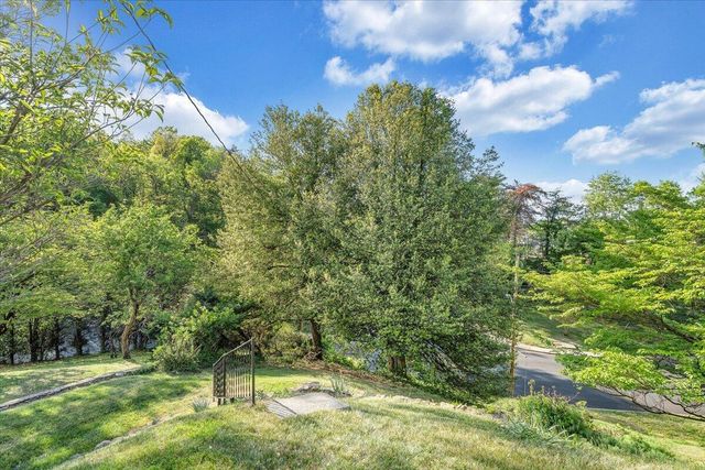 2421 Mount Vernon RD, Roanoke, VA 24015