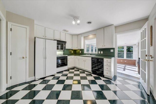 2421 Mount Vernon RD, Roanoke, VA 24015