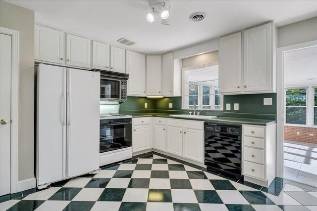 2421 Mount Vernon RD, Roanoke, VA 24015