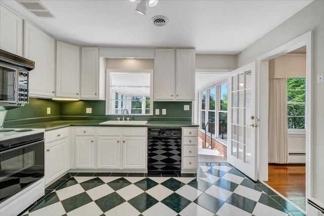 2421 Mount Vernon RD, Roanoke, VA 24015