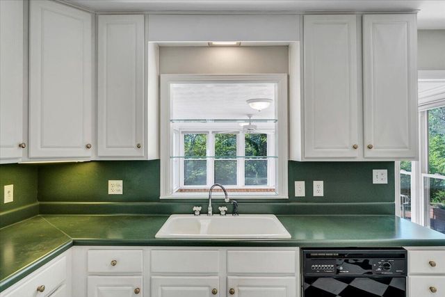 2421 Mount Vernon RD, Roanoke, VA 24015