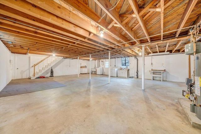 2421 Mount Vernon RD, Roanoke, VA 24015