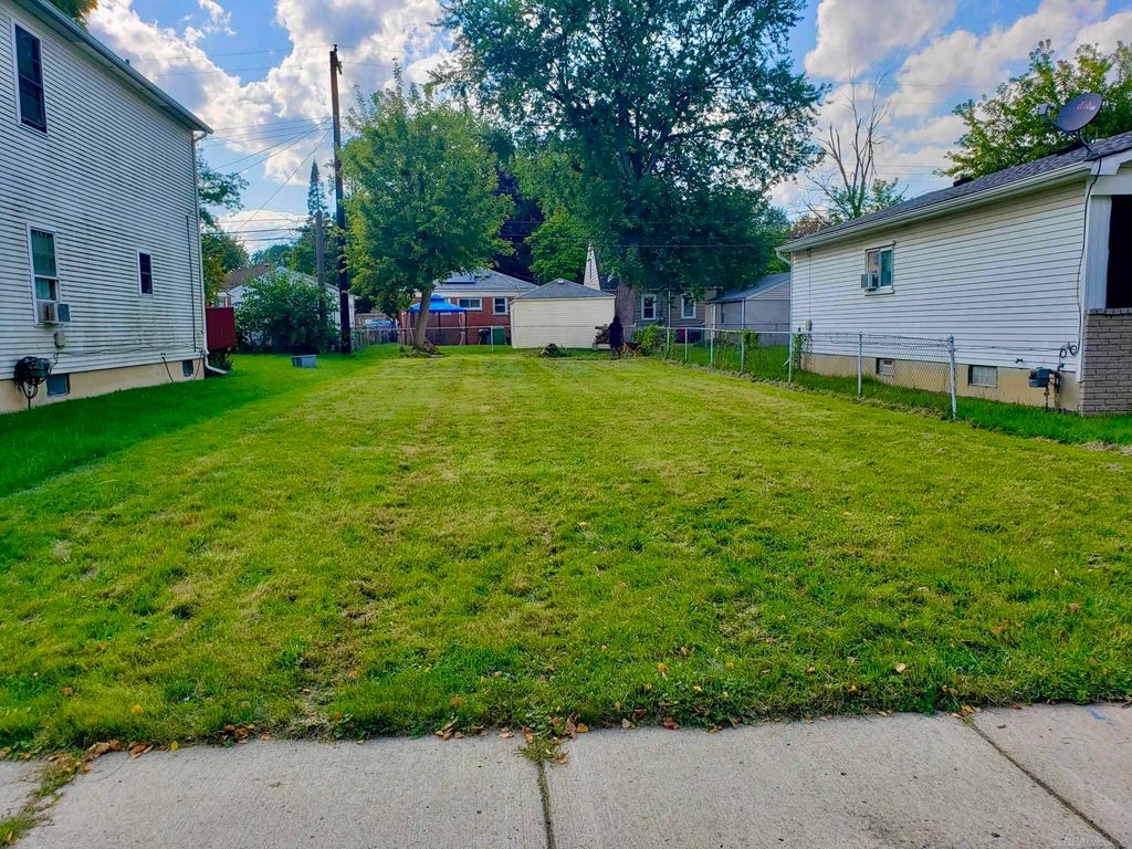 21819 Rein Avenue, Eastpointe, MI 48021