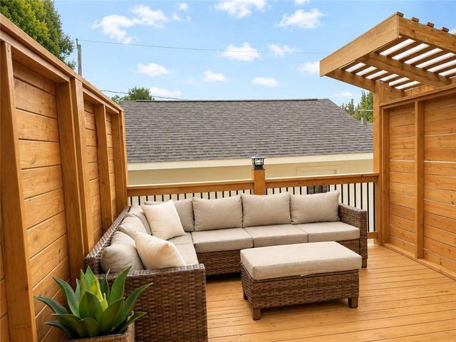 5840 Mcgee Street, Kansas City, MO 64113