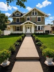 5840 Mcgee Street, Kansas City, MO 64113